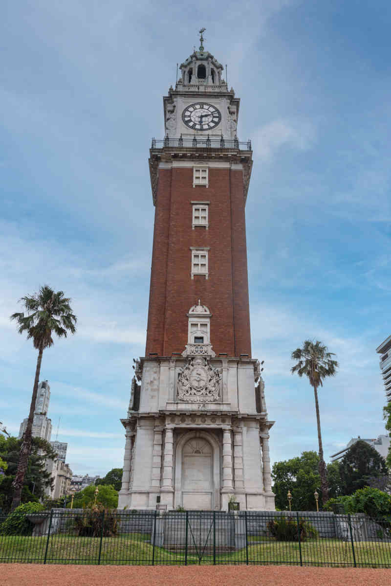 Argentina - Buenos Aires 079 - Retiro - plaza Fuerza Aérea Argentina - Torre Monumental o de los Ingleses.jpg